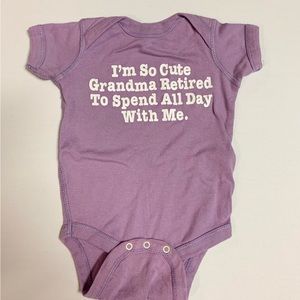 🌈 Graphic onesie, size 6 months 🌈